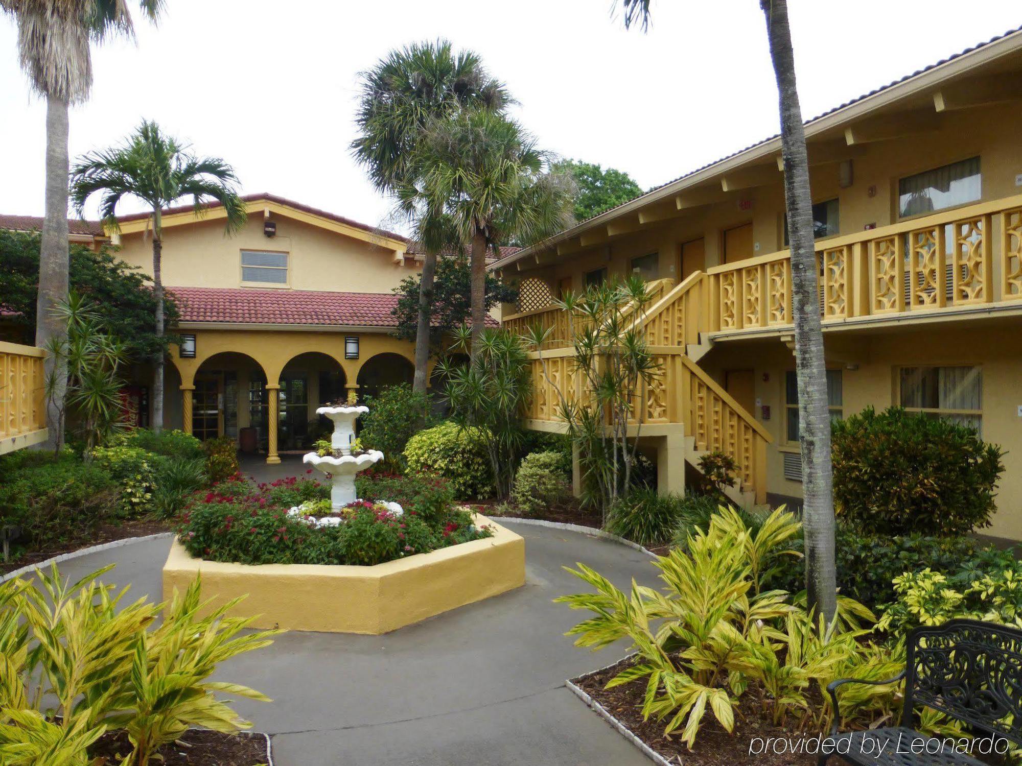Red Roof Inn Tampa Bay - Сент-Пітерсбург Екстер'єр фото
